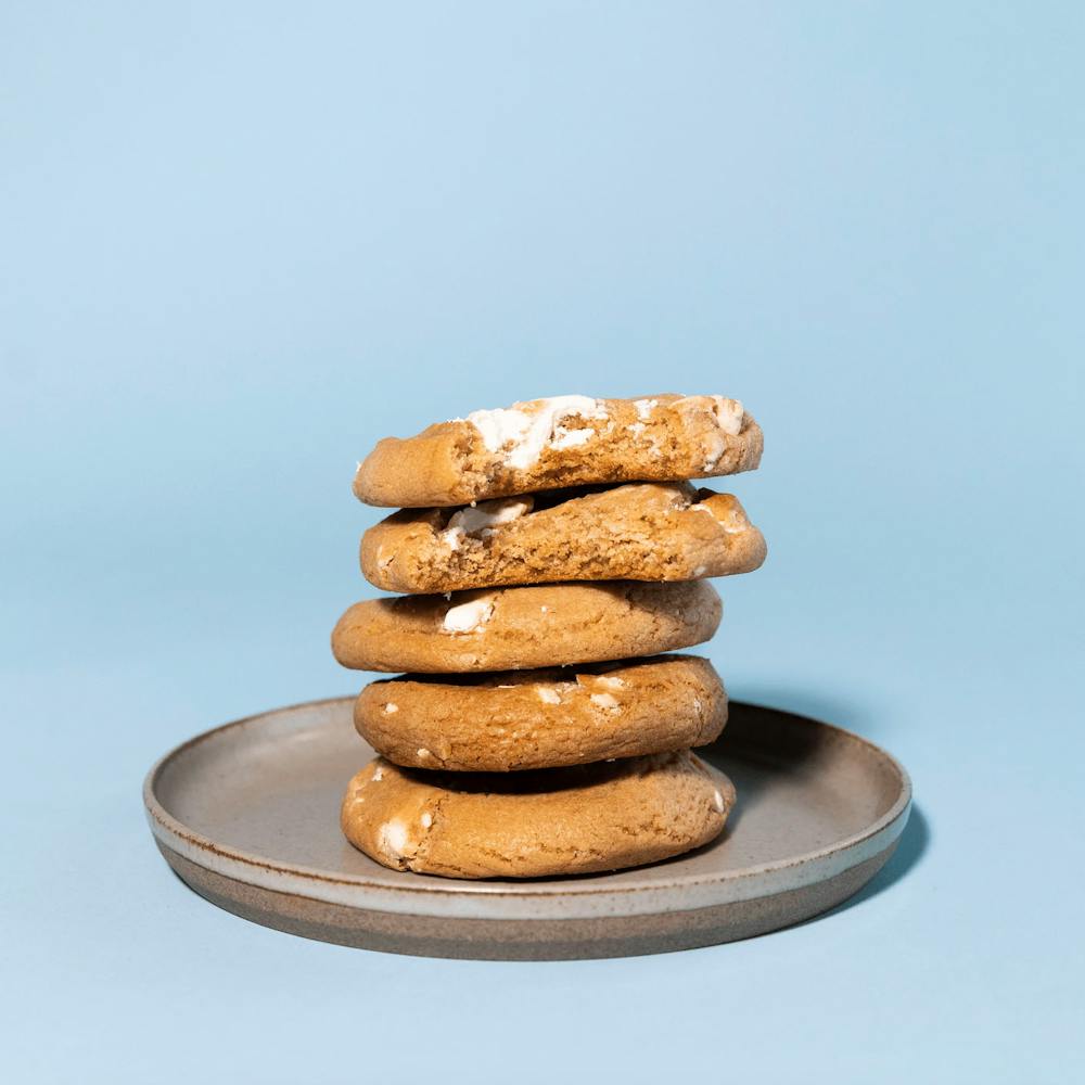 Cravory-Cookies-Salted-Caramel-Cream-Cookie-1