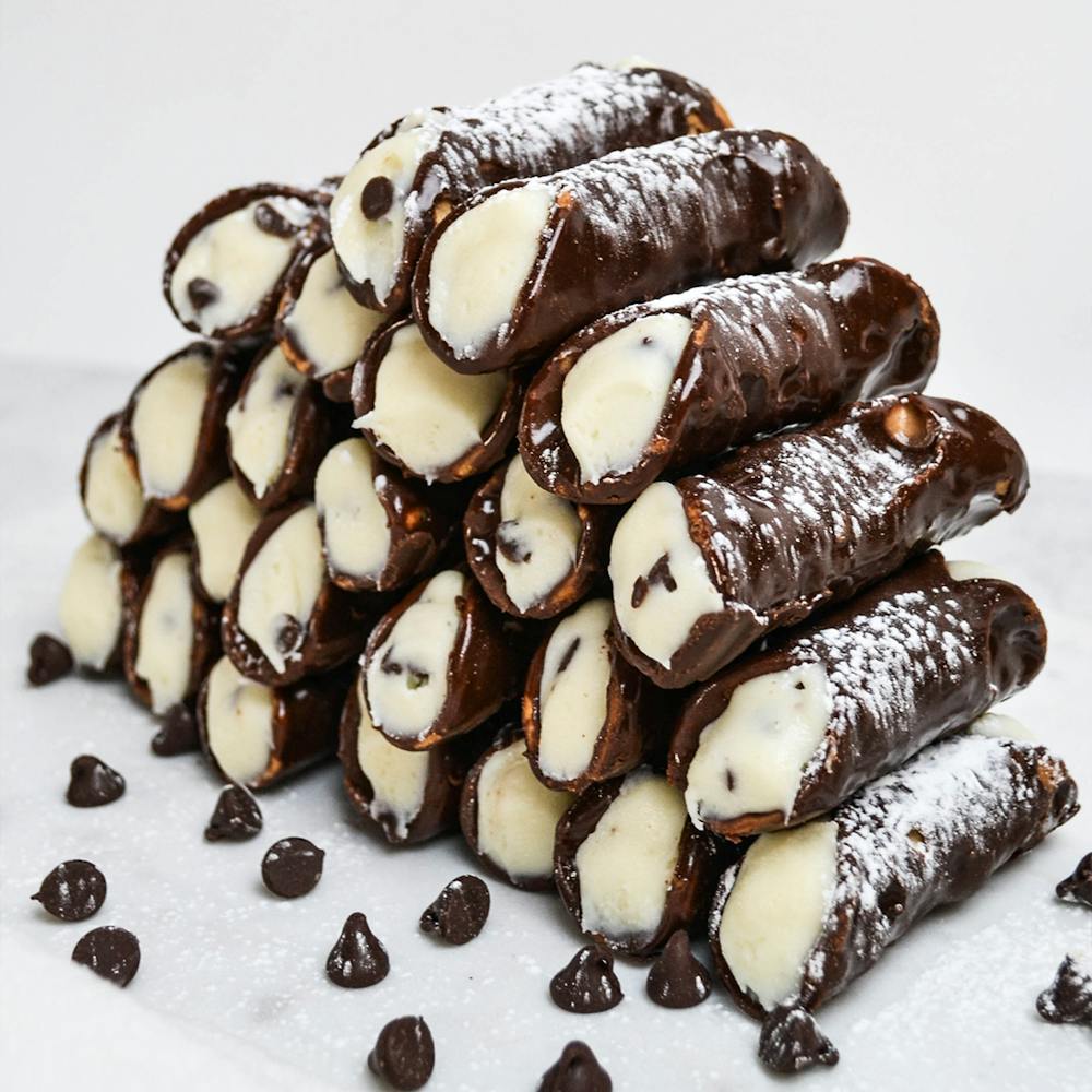 Iannellis-Bakery-Mini-Belgium-Chocolate-Dipped-Cannoli-Kit