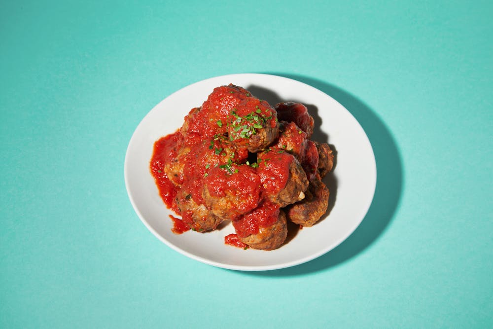 Meatballs-with-sauce-plated