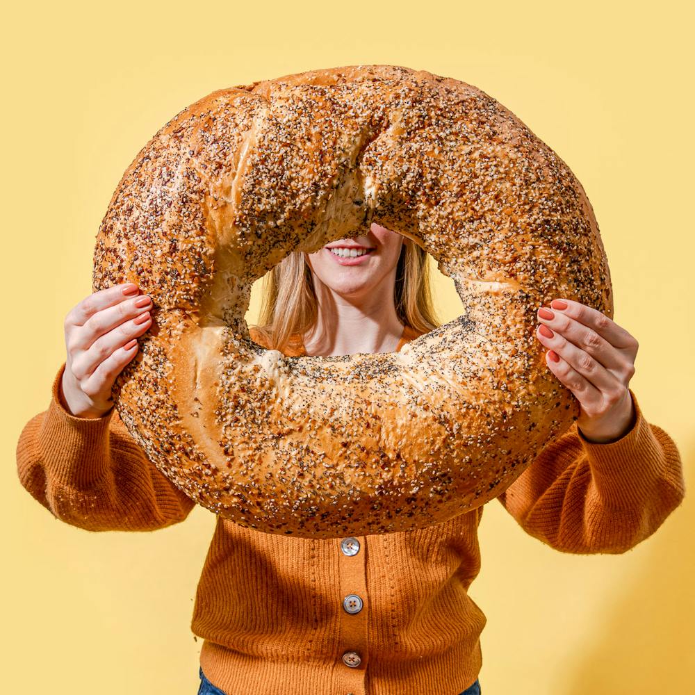 O_Bagel-Giant-Bagels-Everything-Bagel-4.21.20-72dpi-1x1-203-Edit