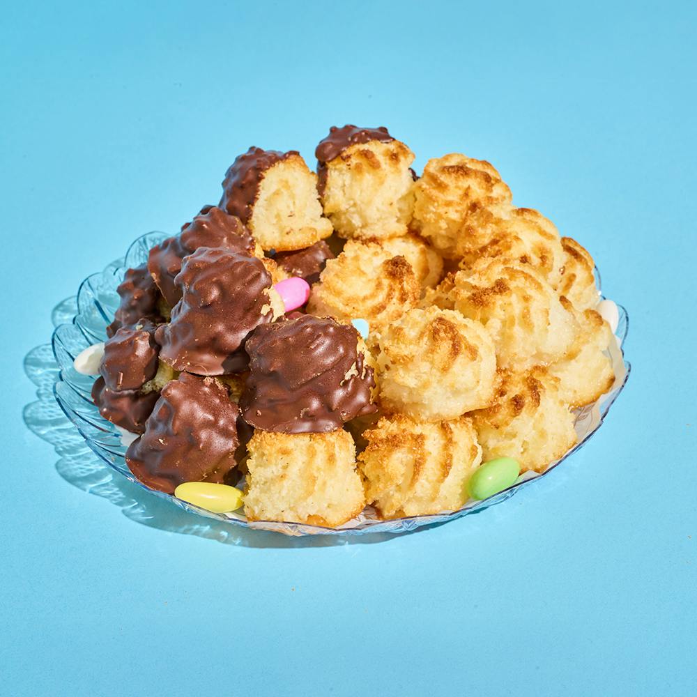 Venieros-Classic-Chocolate-Covered-Macaroon-Tray-1
