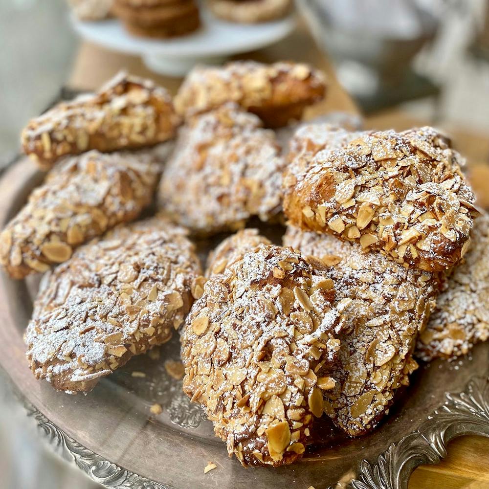 almond-croissants-6-pack.ae934c5b60738b8a5ff65ec3bec9f722