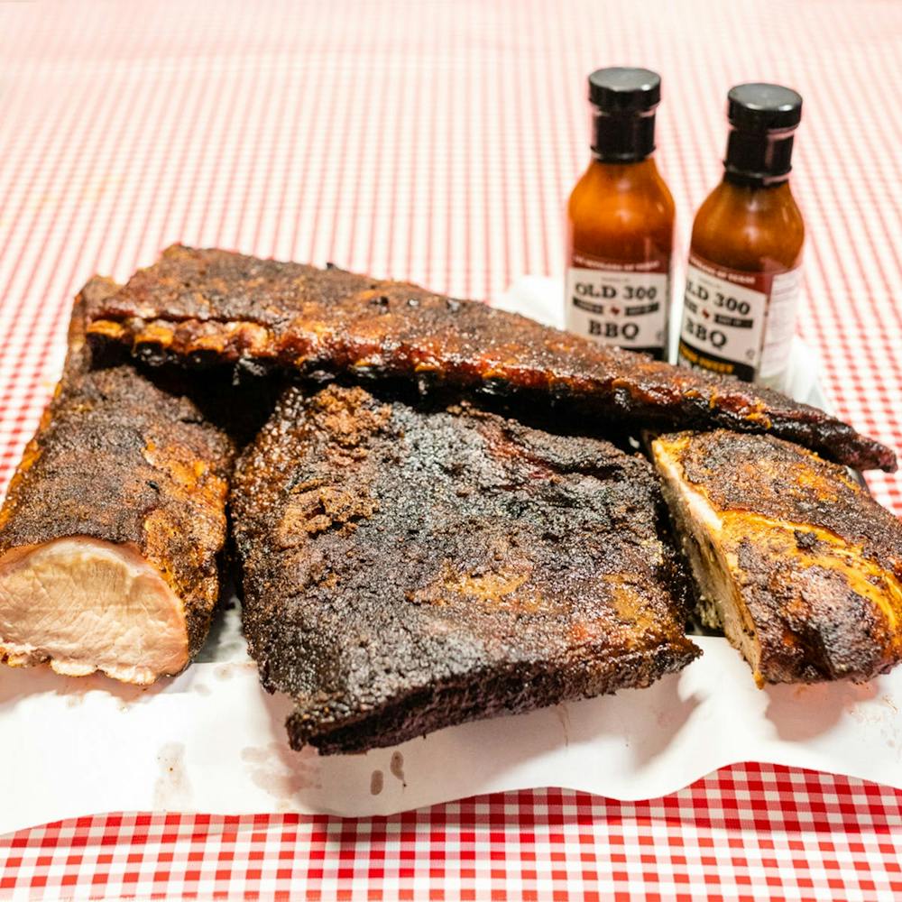 angus-brisket-ribs-pork-loin-and-turkey-old-300-feast.43640035559f9bfae29599b108900bac