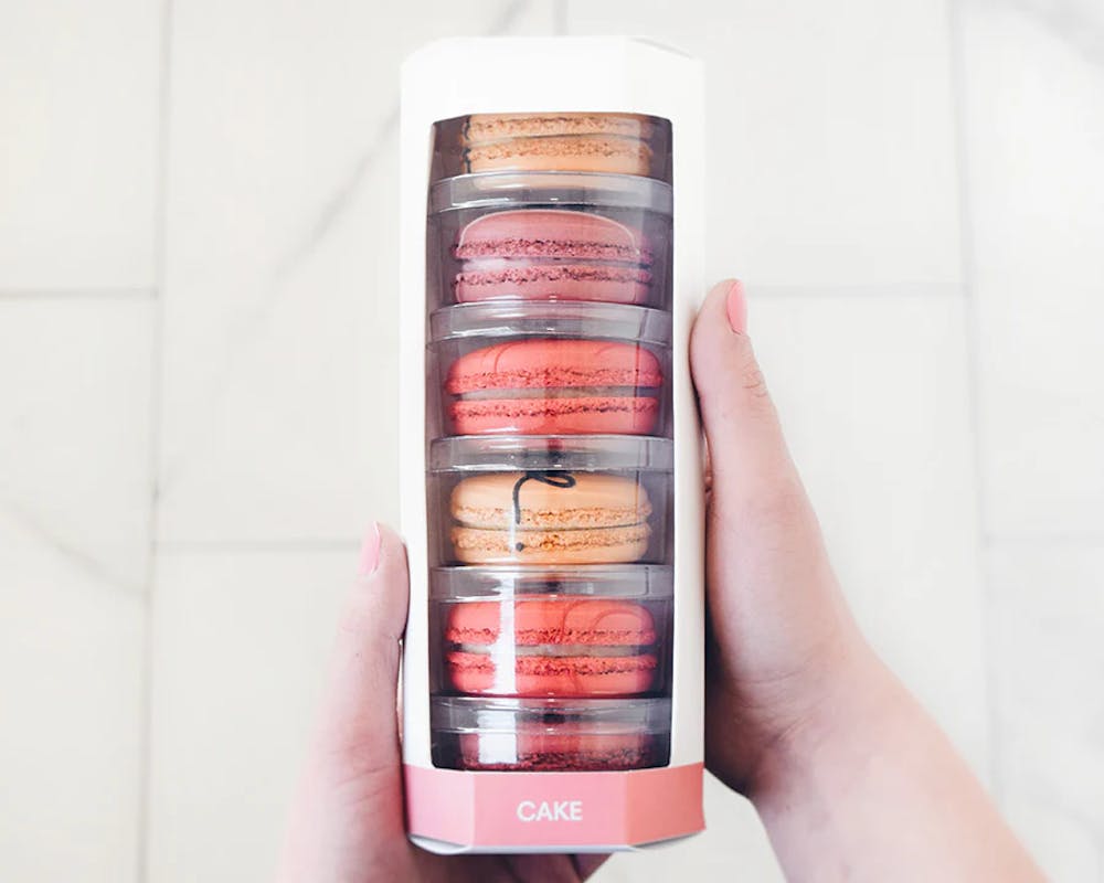 cake-salted-caramel-raspberry-cheesecake-red-velvet-macaronbundle-giftbox_900x