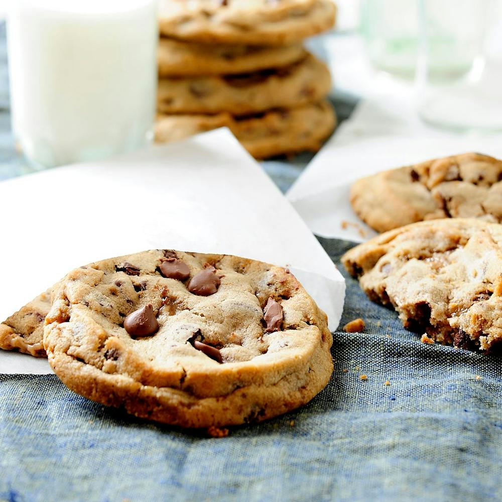 chocolate-chip-cookie-tin-10-pack.5146bfc59a11a5180fe049a5037cc431