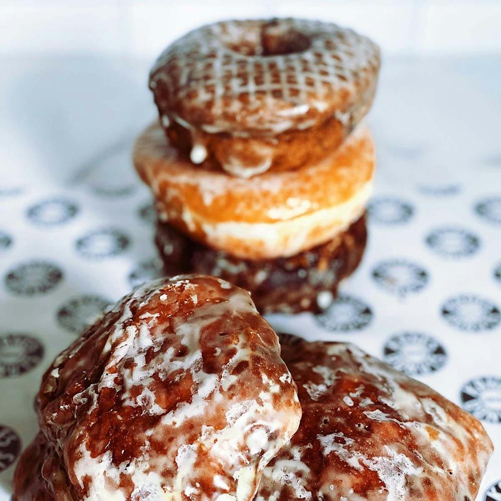 donut-apple-fritter-combo-5-pack.637ccd181b626ec3c6aeb9eef19f8b35