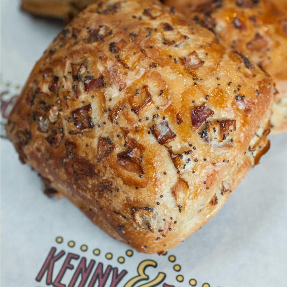 fresh-onion-rolls-6-pack.ed8d80b7b844d97a7b7894fa642091dd