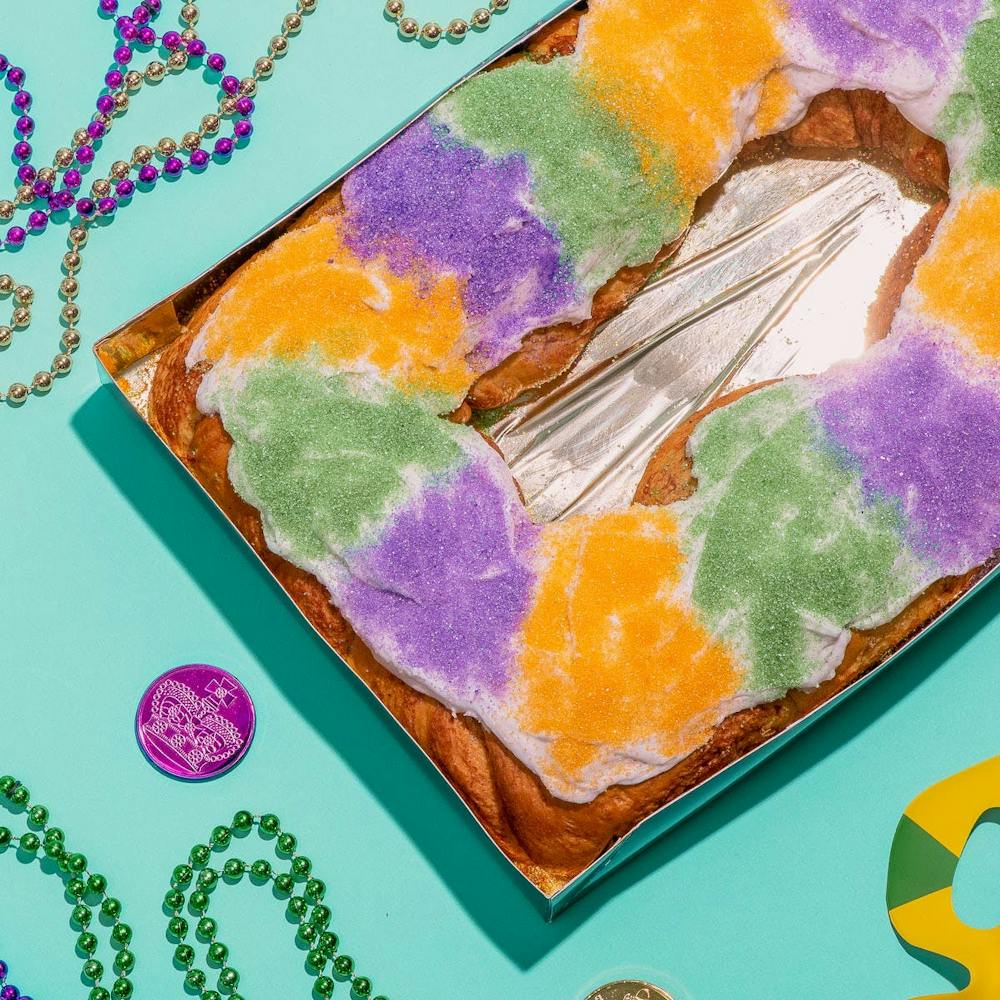 gambinos-strawberry-cream-cheese-filled-king-cake.80b1ec4e90d7556184093725e136b967