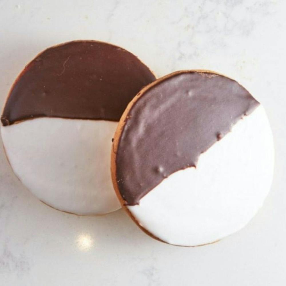 giant-black-and-white-cookies-6-pack.eec6cd4b1a5c037d2f56ea1f0544b289