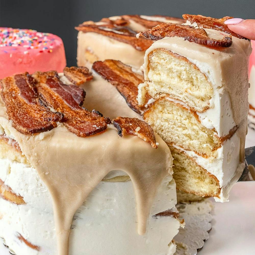 maple-bacon-jumbo-donut-cake.3f2bd48ad4a97060cc10e884c0abc3ba