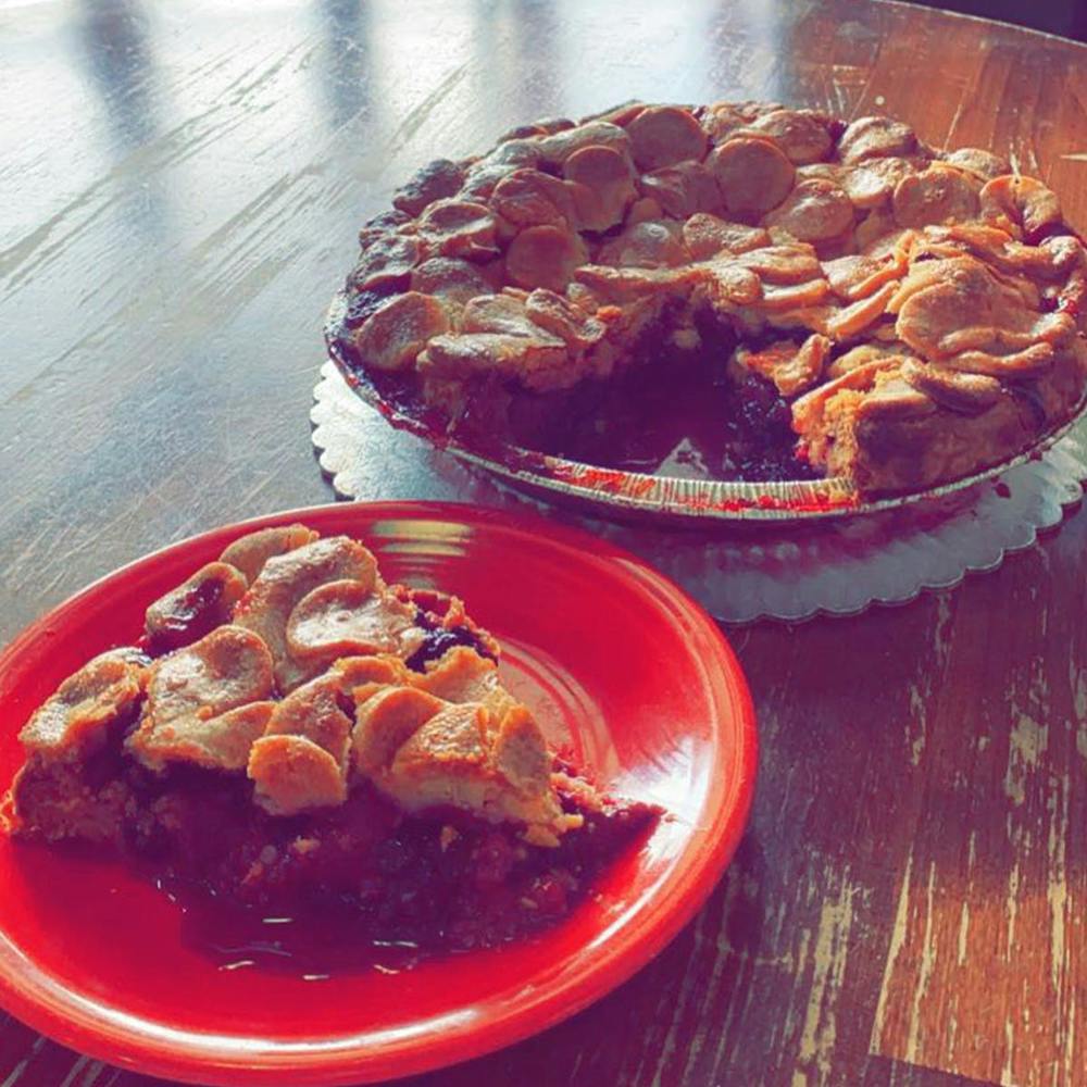 mixed-berry-pie.f2f1a23694010ea8bc63274aa1310889
