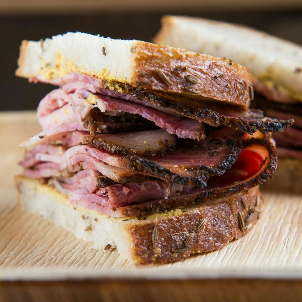montreal-smoked-meat-sandwich-kit.d55323770d3f32239e66d9e928fa9821