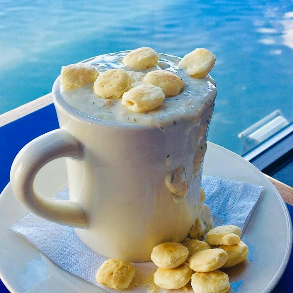 new-england-clam-chowder-for-4.ba7c68c9c6712e28d4d84d29d02a7580