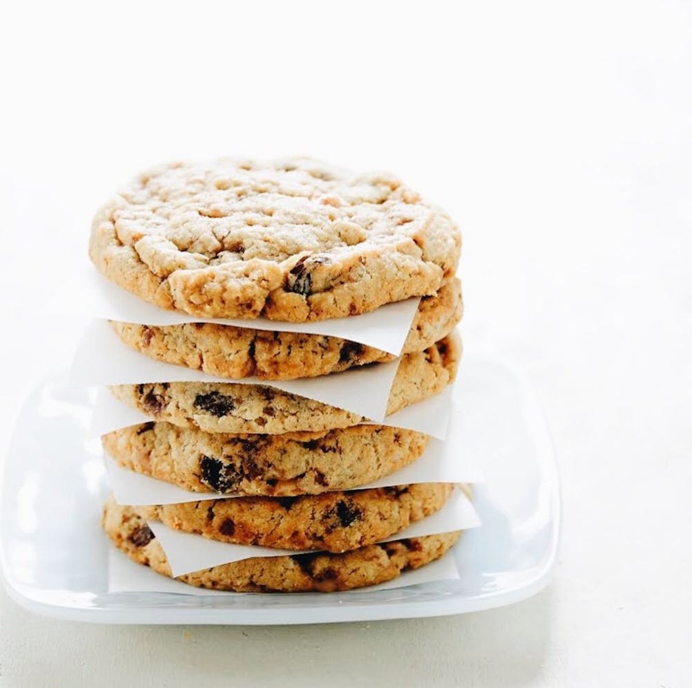 oatmeal-raisin-cookie-tin-10-pack.2cc0e2ac802f9bb8f19b76b448778c39