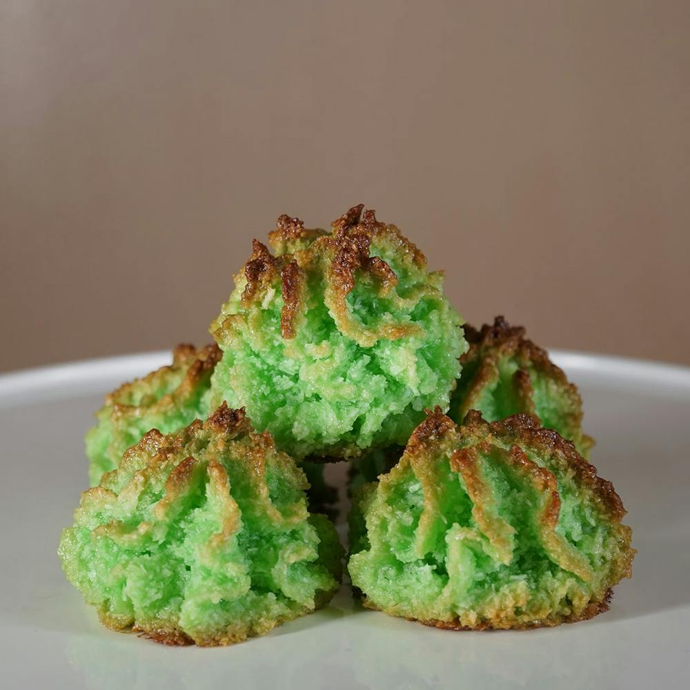 pandan-macaroon-gift-bag-8-pack.3195de295fb95d28ae4fe891bed0e6e2