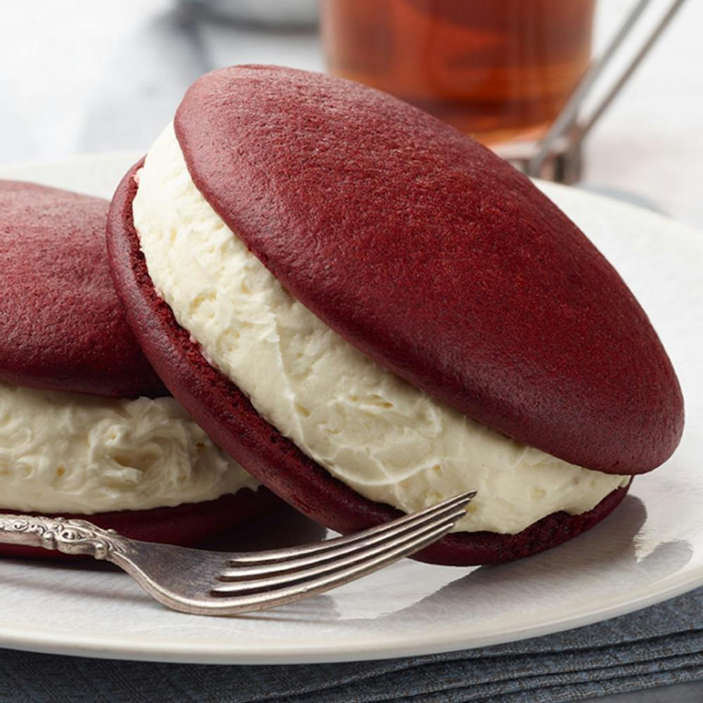 red-velvet-whoopie-pies-12-pack.b0b0f8f825afc5752f96661bf5633665