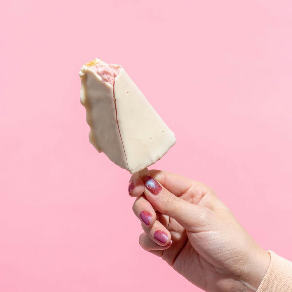 strawberry-key-lime-pie-on-a-stick.672efb390d3cb0dd0433da6822c191bc