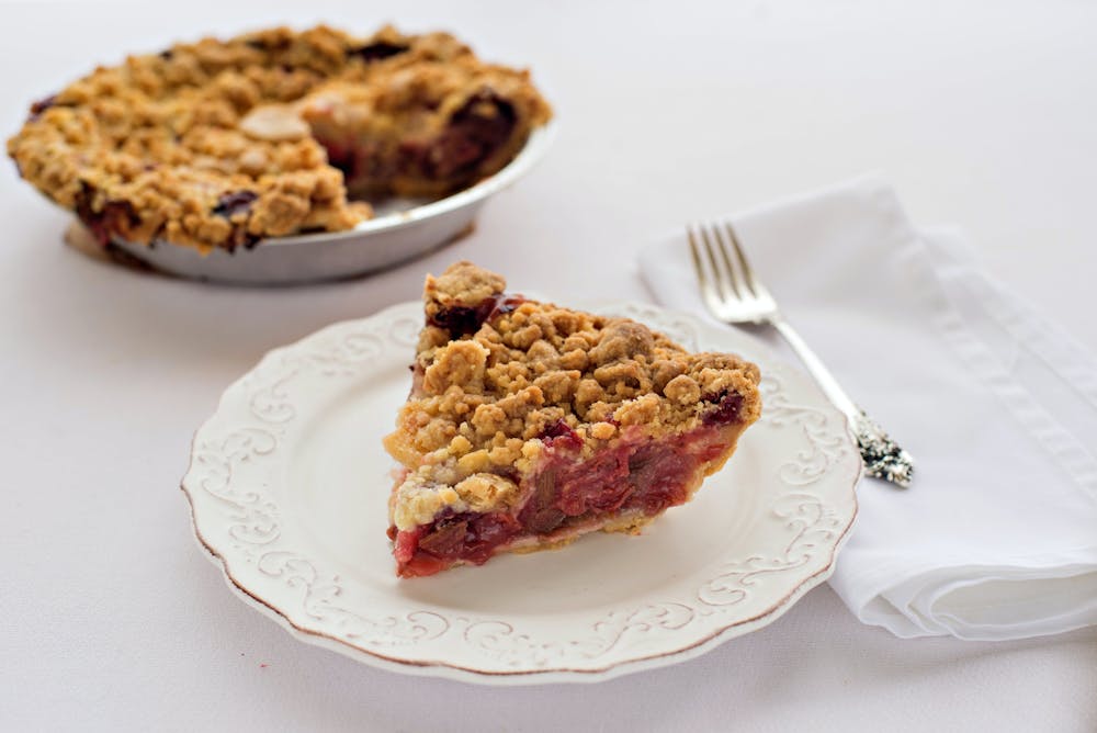 strawberry-rhubarb-crumb-pie.126d7a68b35c1c2462d2f8c5a67138b5