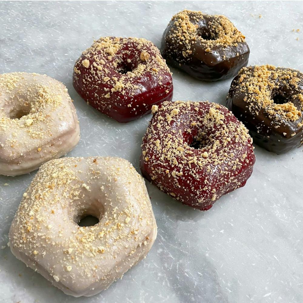 vegan-doughnuts-best-seller-6-pack.e346e77dc22aabff36cc7edf228dbdc1